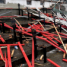 Bontják a lelátót