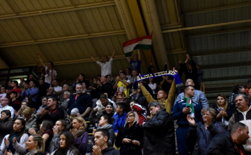 Töltsük meg a Sporit este!