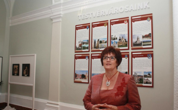 Ceglédre jönnek a testvérek