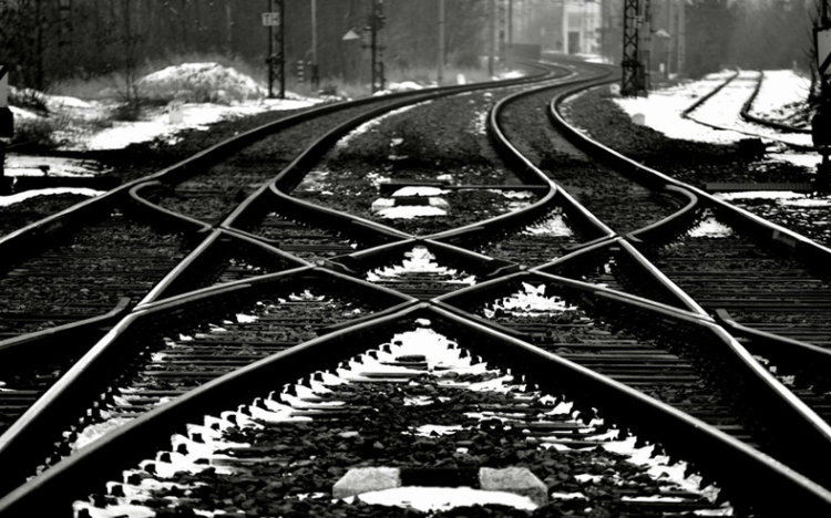 Kőbányától Szolnokig befagyott a vasút