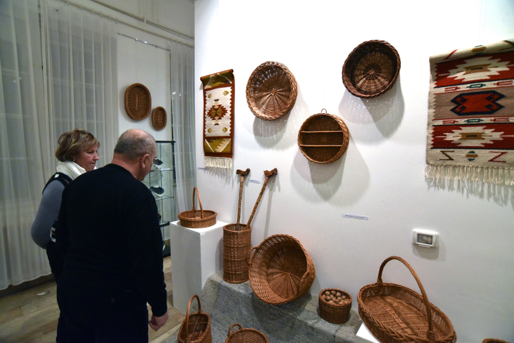 Karácsonyi kézműves kiállítás