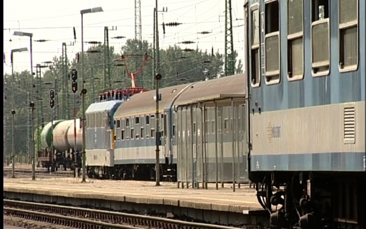 Szétszakadt egy Romániából érkező magyar vonat