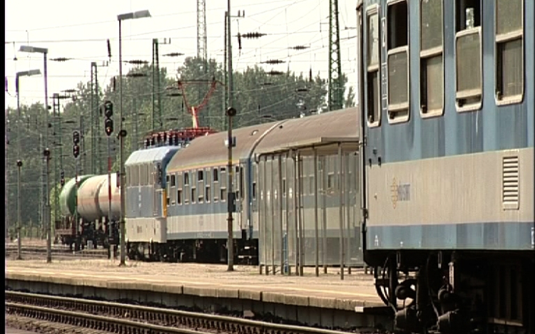 Szétszakadt egy Romániából érkező magyar vonat