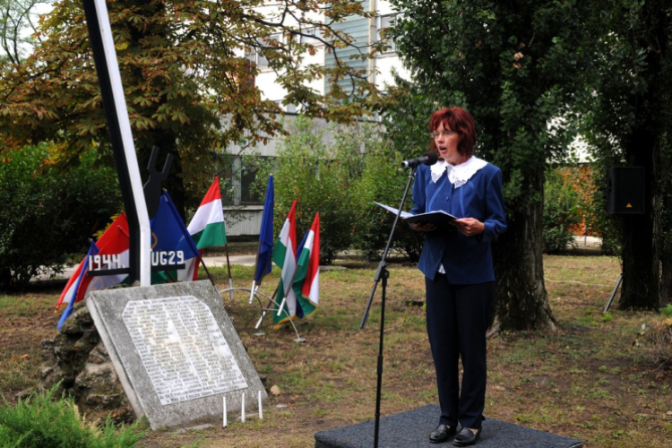 Bombatámadás Cegléden