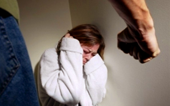 Többször bántalmazta feleségét