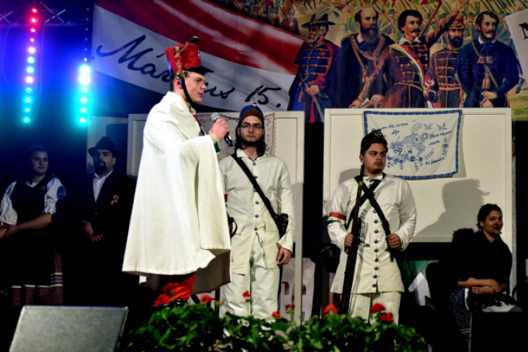 Fáklyás felvonulás