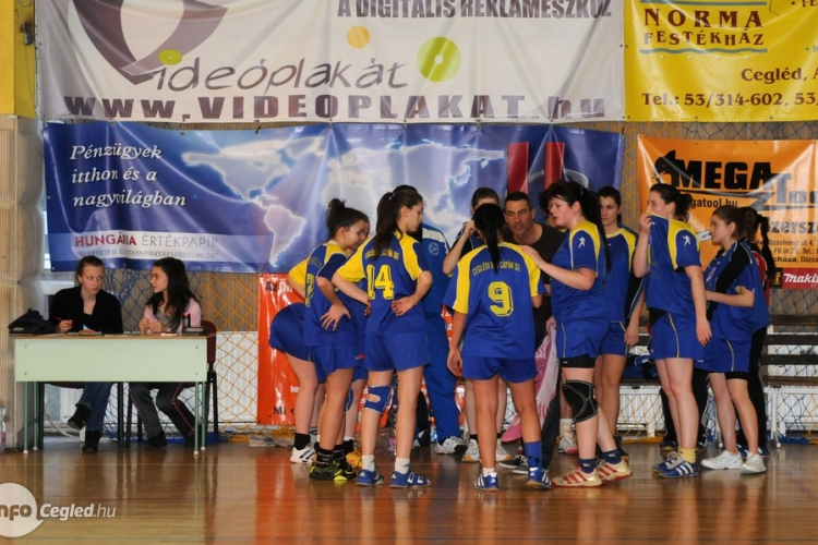 Egy kézfej és egy boka bánta, de...