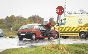 Hármas karambol a 4-es főúton - KÉPEK