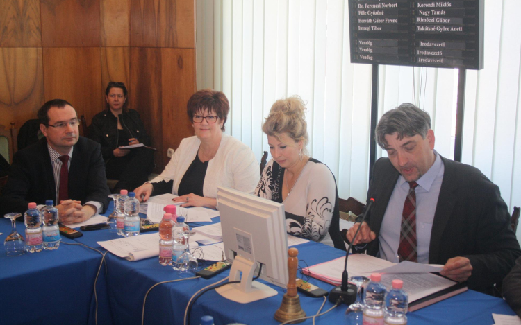 Óvodai átszervezés, közbeszerzések, úthálózatok