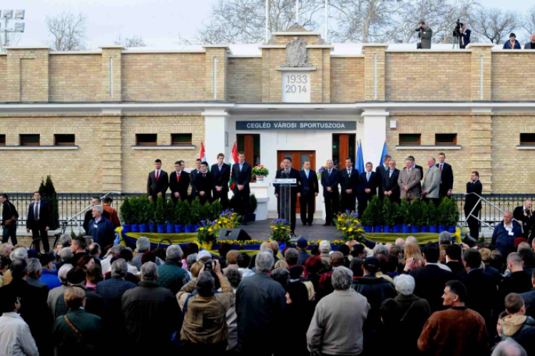Cegléd Városi Sportuszoda avató