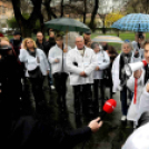 Esőben is kampányoltak Cegléden