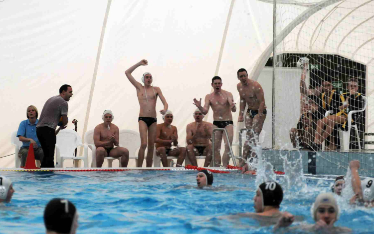 Győzelemmel kezdett az uszoda