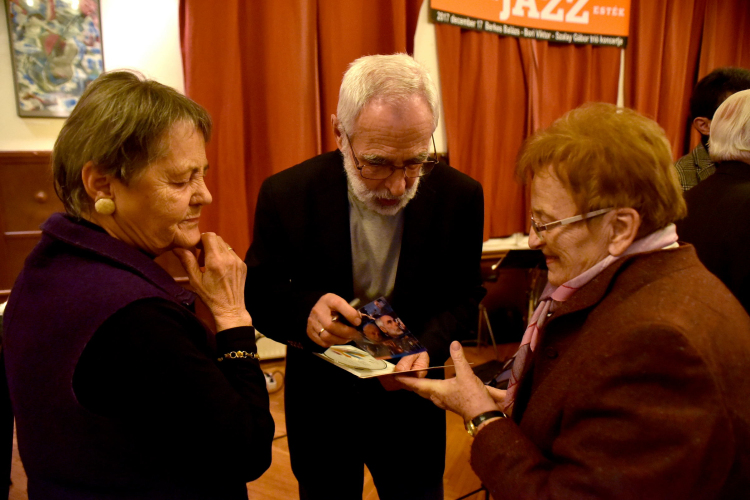 Jazzkoncert dobos nélkül