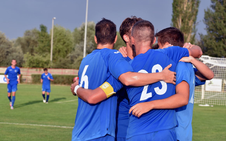 Nagyatádi: semmi, Cegléd: nyolc