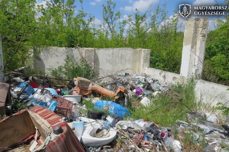 Évekig nem szállíttatta el a hulladékát