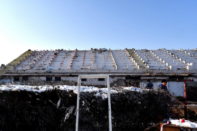 Malomtó széli lelátó bontása 