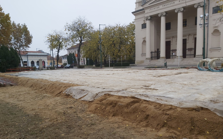 Készül a jégpálya