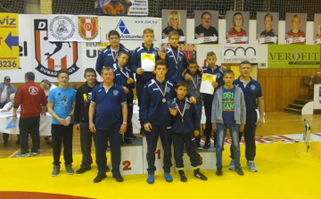 10 érem a döntőből