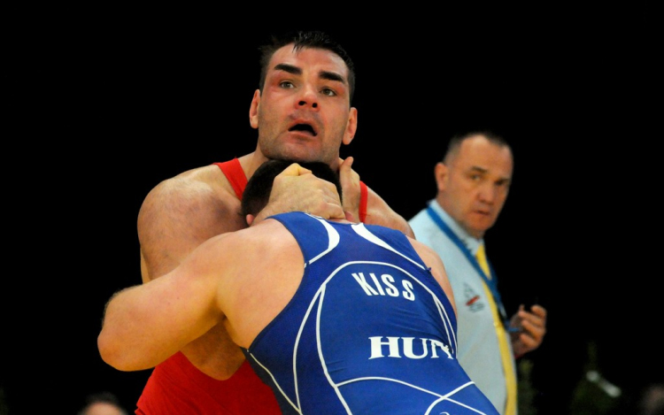 Cegléden gyűrték egymást a magyar birkózók
