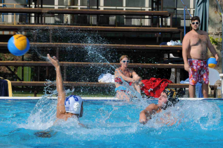 Miami vízilabdások Cegléden