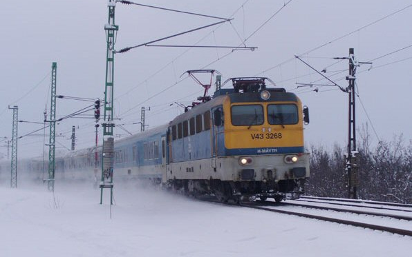 Félórás késések a ceglédi vonalon