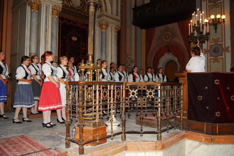 Fesztiválozik a gimi leánykara