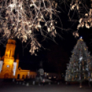 Gyönyörű karácsonyi fénybe borult a Szabadság tér