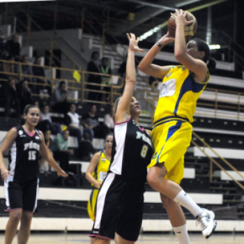 Ceglédi Elefántkölykök - Pécs