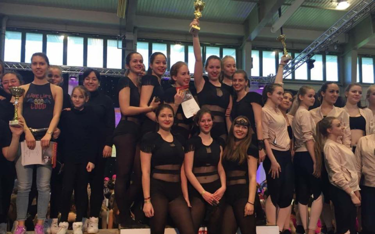 Erős mezőnyben álltak dobogóra a lányok