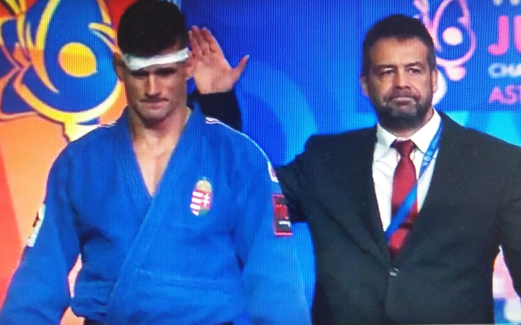 Monoklival és indokolatlanul vigaszágon Ungvári Miklós