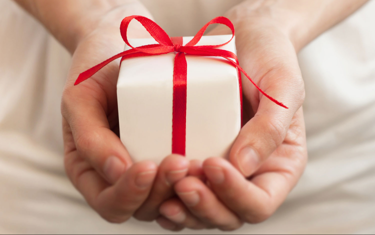 700 kg-os csomagot adtak át