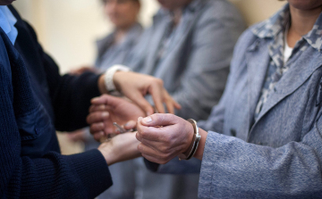 Őrizetbe vették a gyilkossággal vádolt ceglédi nőt