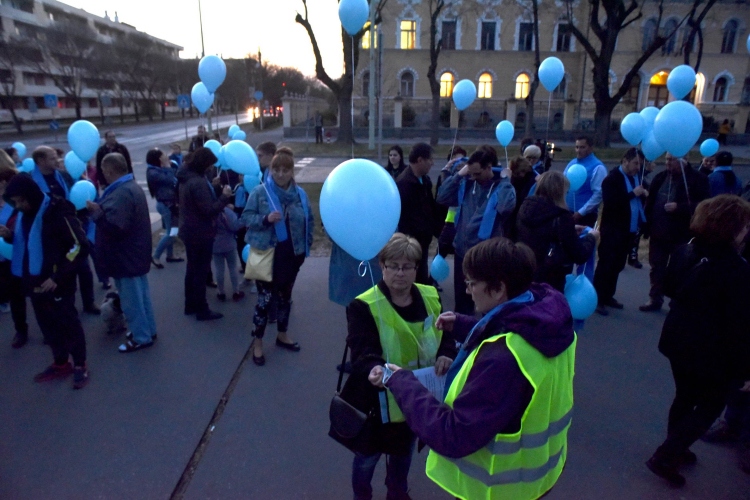 Séta a kékbe borult Autista házhoz