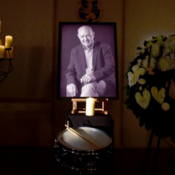 Búcsúzott a város Kármán Sándortól