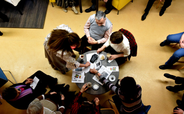 Zenés kávéház Cegléden