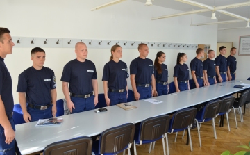 Új rendőrök kezdik meg a munkát Cegléden
