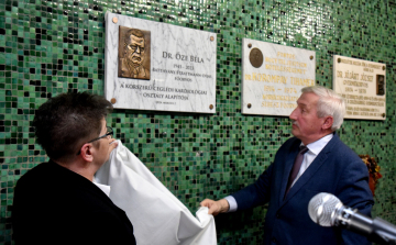 Táblát avattak Dr. Őze Béla emlékére