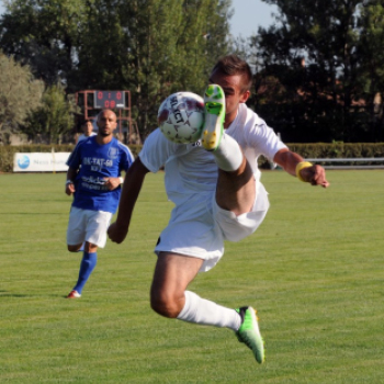 Győztes meccsel és babgulyással avatták fel az új pályát