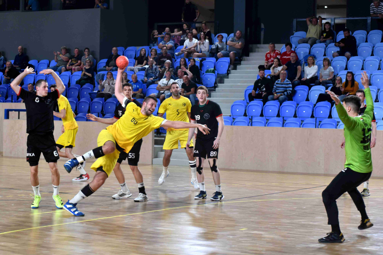 Vereség a listavezető ellen