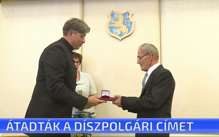 Átadták a díszpolgári címet - Dr. Jójárt György vehette át Cegléd Város legnagyobb elismerését