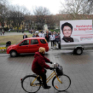 Esőben is kampányoltak Cegléden