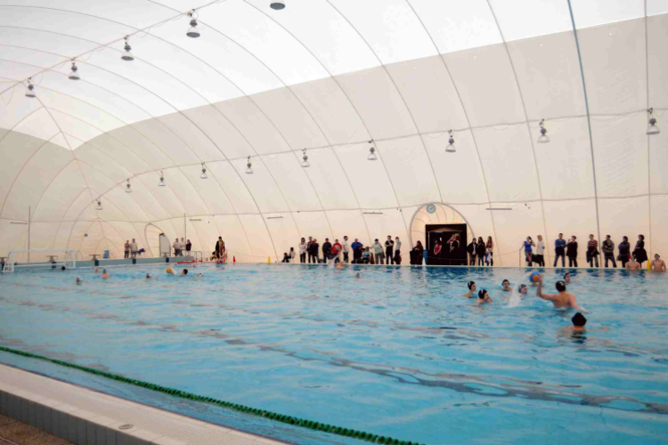 Győzelemmel kezdett az uszoda