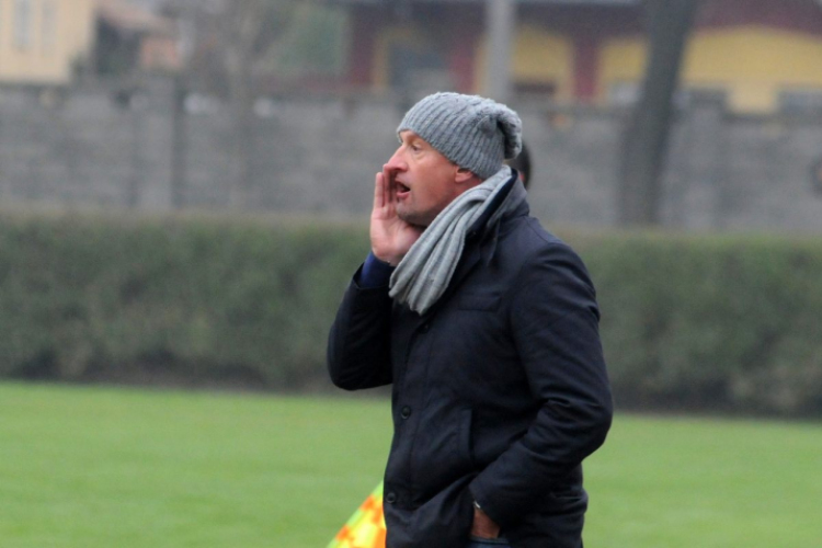 Egy olasz edző a pálya szélén....avagy mérkőzés a vonalon kívül! (Budapest Honvéd: Marco Rossi)