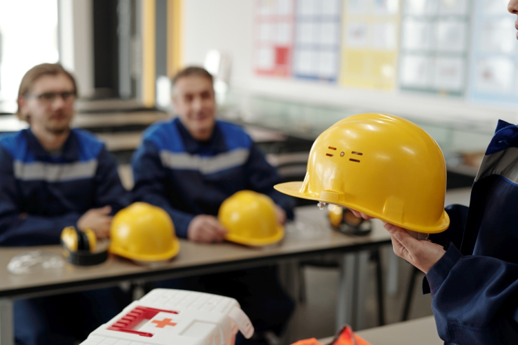 Munkavédelem a strandokon, a medencéknél és azokon túl: egész évben szükség van a szakemberekre