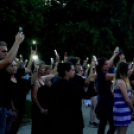 Demonstráció az éjszakai autóversenyzés ellen