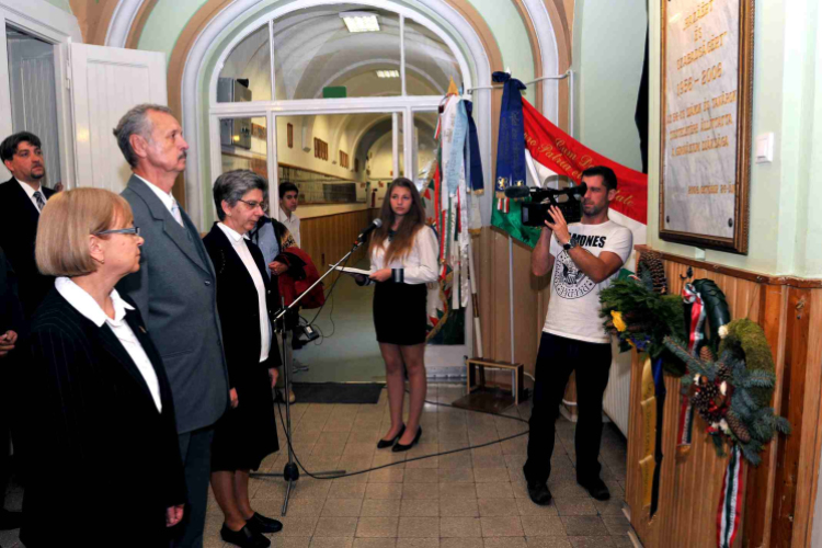 Hősök és koszorúk