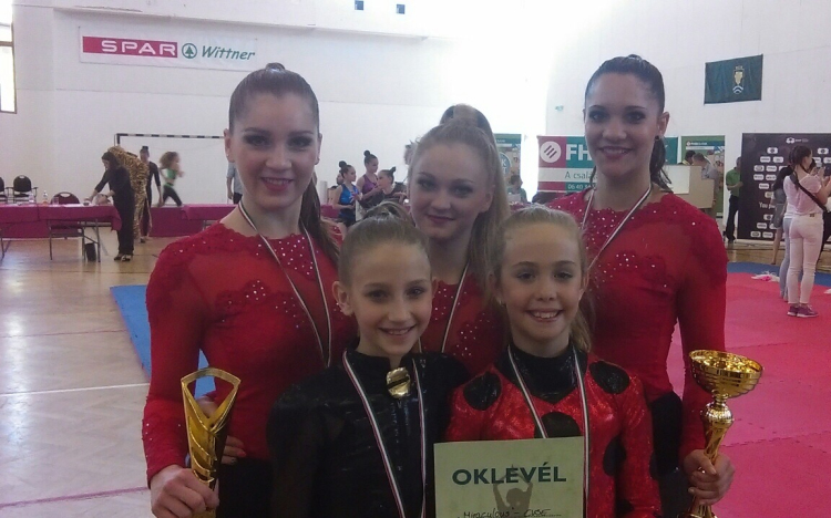 Móron jártak a ceglédi lányok 