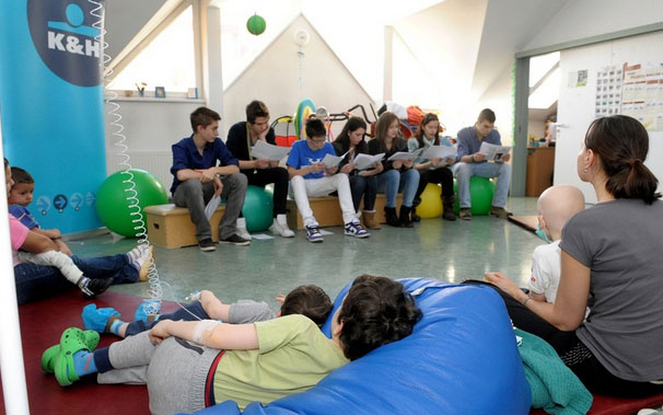 Önkéntes meseolvasókat keresnek