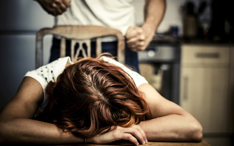 Feleségét bántalmazta az abonyi a férfi