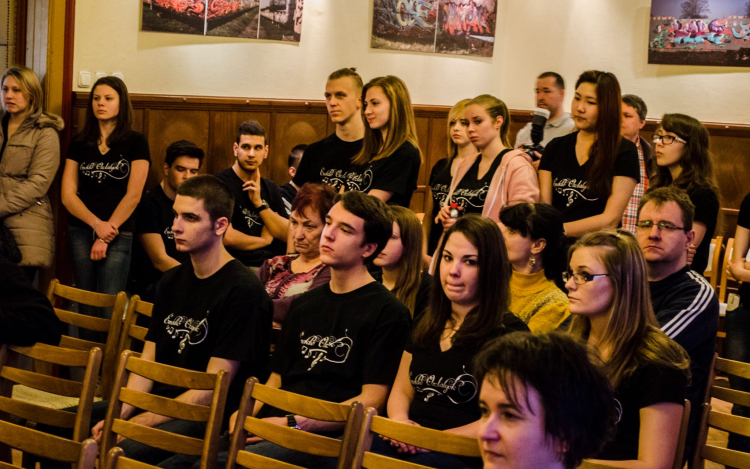 Újpesttől a nyugatiig 